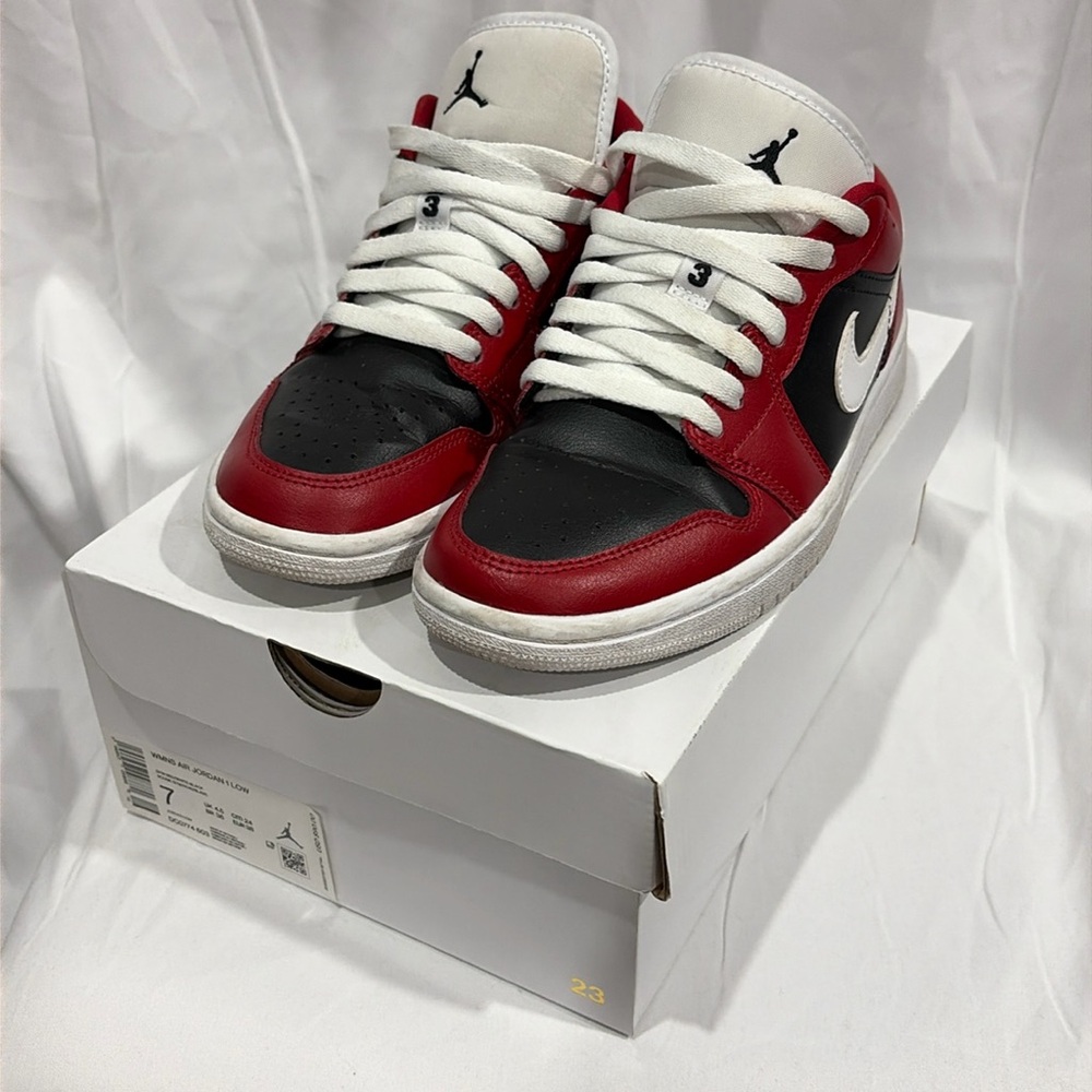 Nike Air Jordan 1